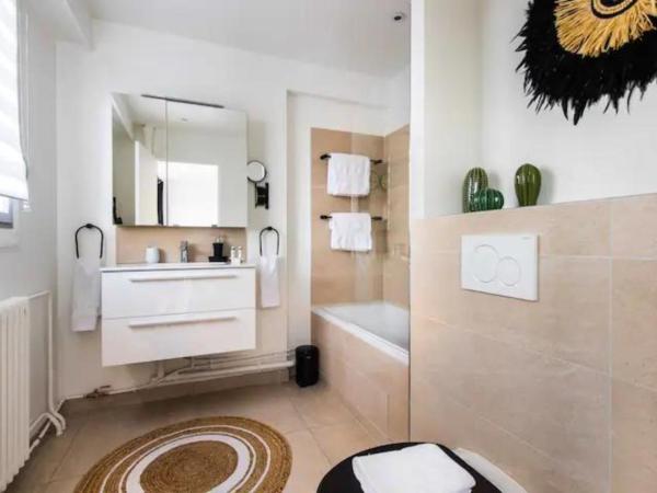 Apartments in special location Tower Eiffel : photo 6 de la chambre appartement
