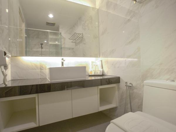 The Host Hotel : photo 4 de la chambre chambre lit king-size deluxe
