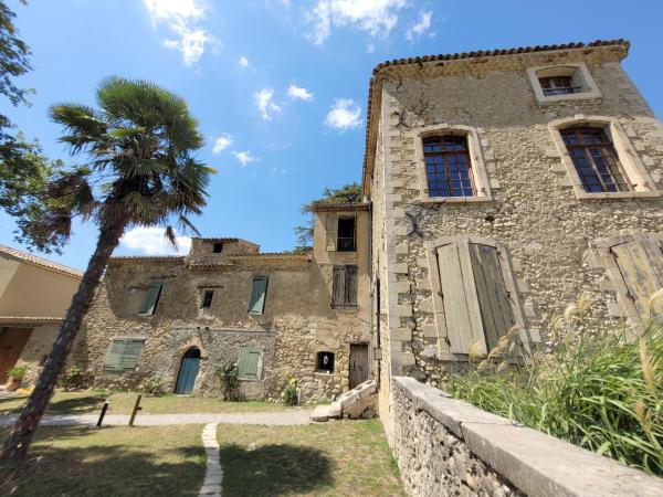la bastide de l'adrech : photo 2 de la chambre chambre double - vue sur jardin
