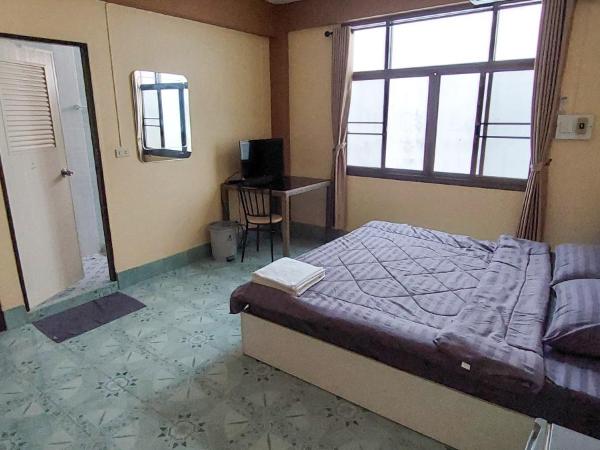 La Marmite 55 : photo 2 de la chambre chambre double avec balcon