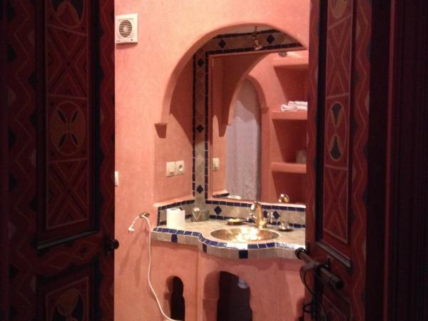 Riad Ghali Hotel & SPA : photo 6 de la chambre suite magenta