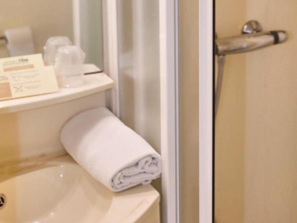 Brit Hotel Chambery : photo 1 de la chambre chambre triple (2 adultes & 1 enfant)