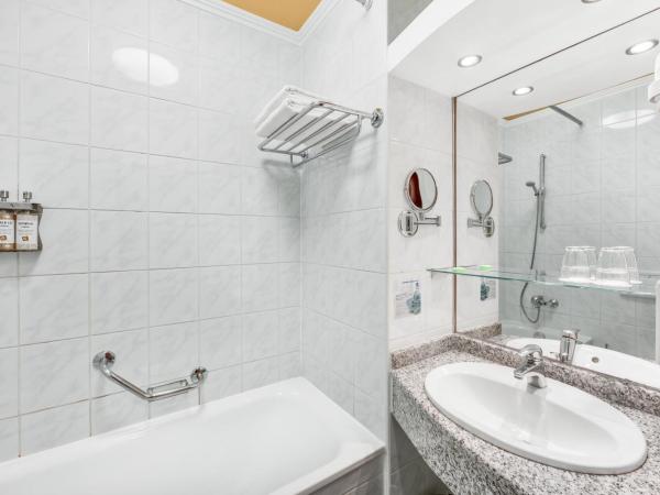 Danubius Hotel Arena : photo 6 de la chambre chambre lits jumeaux supérieure