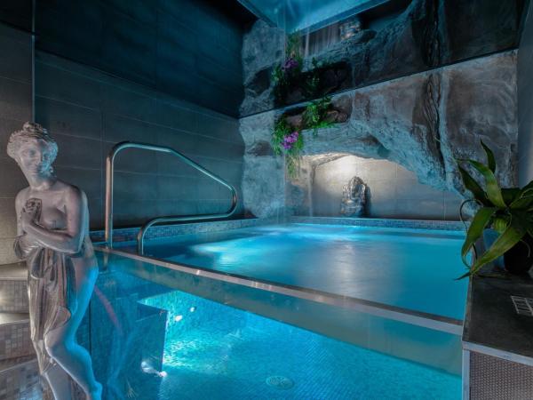 Love Room Evasion Duo : photo 1 de la chambre suite avec piscine privée