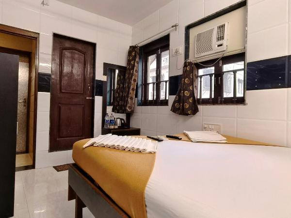 Hotel Kamal : photo 8 de la chambre chambre double avec salle de bains privative