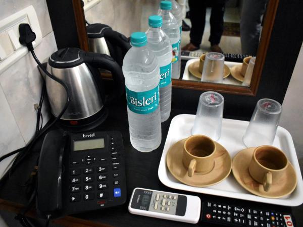 Hotel Kamal : photo 3 de la chambre chambre double avec salle de bains privative