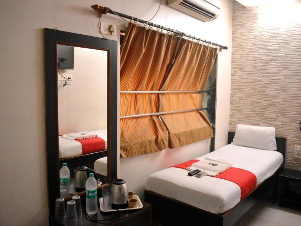 Hotel Kamal : photo 5 de la chambre chambre simple avec salle de bains privative