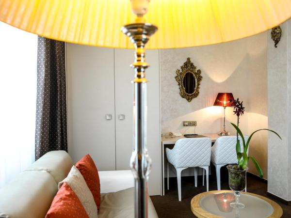 Myo Hotel Mysterius : photo 5 de la chambre suite junior avec lit d'appoint - vue sur ville