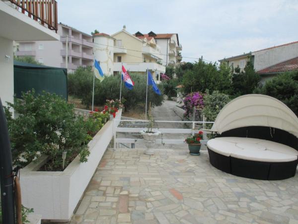 Guest House Villa Daniel : photo 1 de la chambre chambre double standard avec balcon