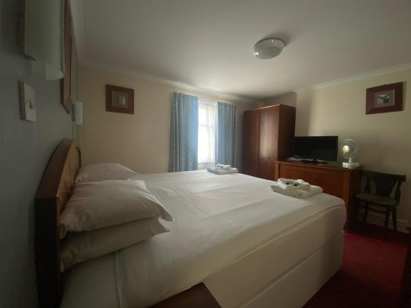 The Beach Hotel : photo 2 de la chambre chambre double