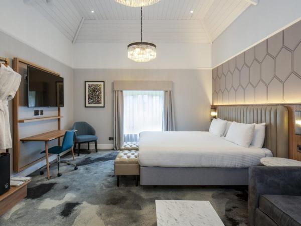 London Chigwell Prince Regent Hotel, BW Signature Collection : photo 2 de la chambre suite lit king-size – non-fumeurs