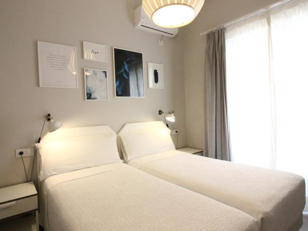 Las Atarazanas - Design Hostal : photo 6 de la chambre chambre lits jumeaux