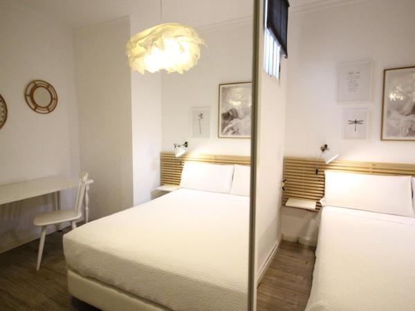Las Atarazanas - Design Hostal : photo 4 de la chambre chambre double intérieure 