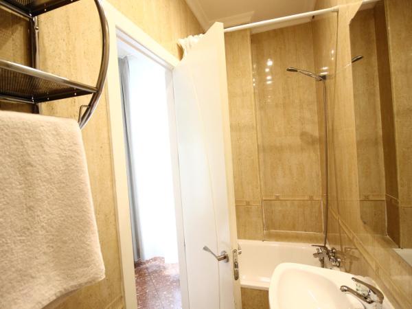 Las Atarazanas - Design Hostal : photo 6 de la chambre chambre standard lit queen-size