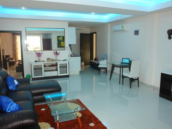 Blue Haven Beach Villas and Resort Apartments : photo 1 de la chambre appartement 1 chambre avec balcon et vue sur mer