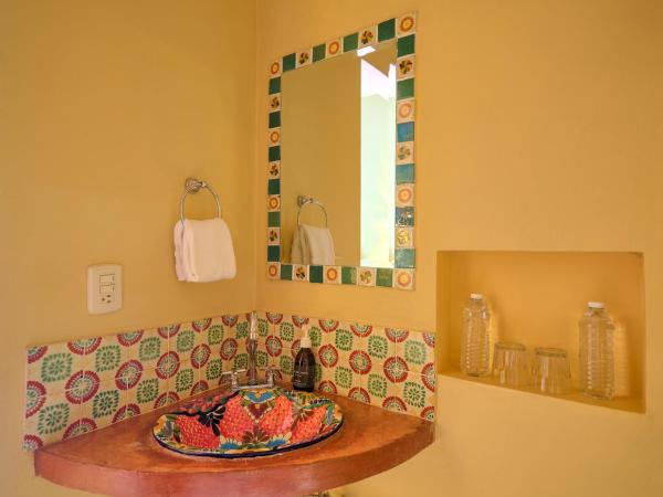 Casa Del Maya Bed & Breakfast : photo 5 de la chambre chambre lit queen-size avec balcon