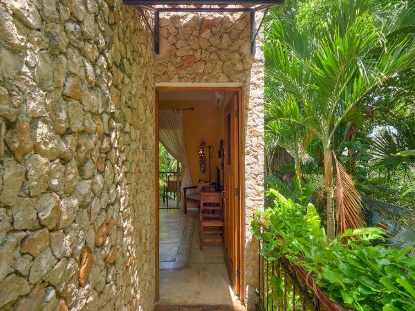 Casa Del Maya Bed & Breakfast : photo 9 de la chambre chambre lit queen-size avec balcon