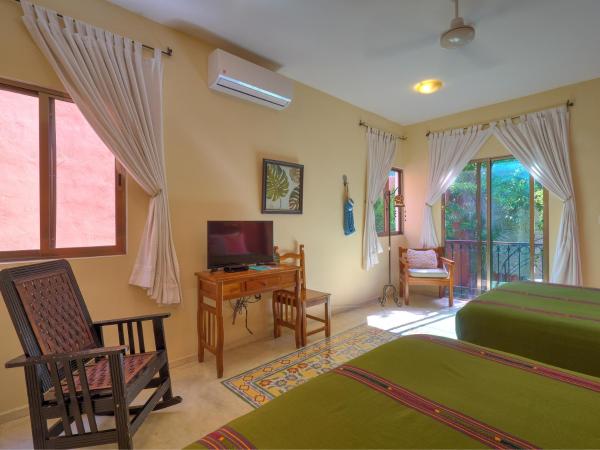 Casa Del Maya Bed & Breakfast : photo 3 de la chambre chambre avec 2 grands lits queen-size 