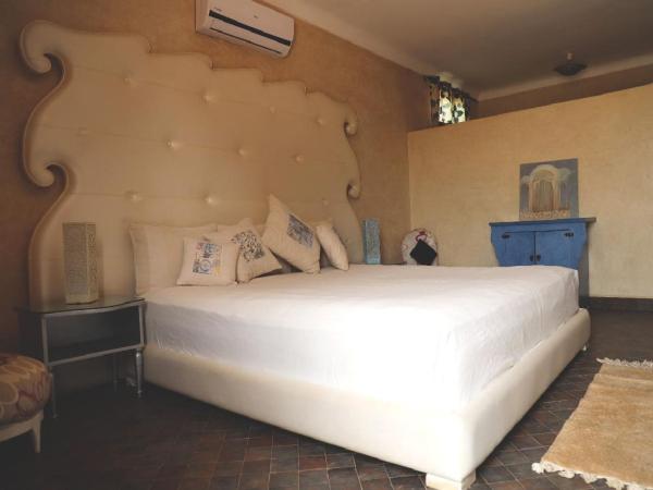 Maison d'Hôtes à Marrakech : photo 8 de la chambre chambre lit king-size - vue sur jardin
