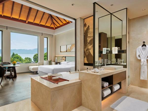 Park Hyatt Ningbo Resort & Spa : photo 1 de la chambre chambre lit king-size deluxe - vue sur lac