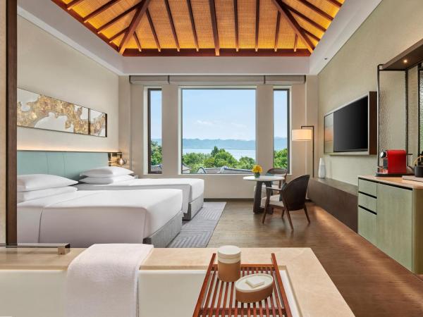 Park Hyatt Ningbo Resort & Spa : photo 1 de la chambre chambre lits jumeaux deluxe - vue sur lac