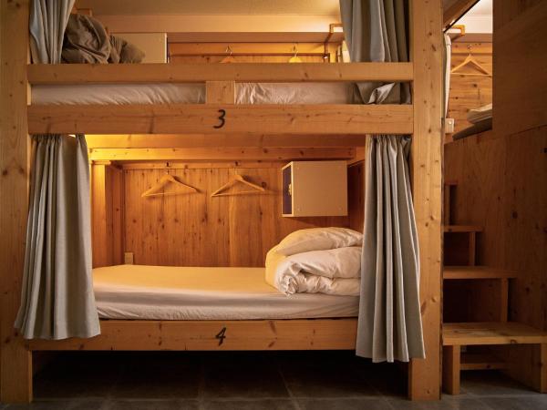 Hostel Casa Noda : photo 4 de la chambre dortoir mixte de 10 lits avec salle de bains commune