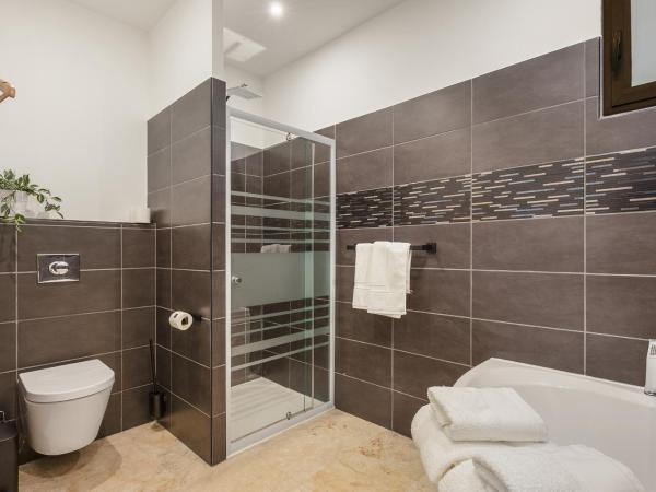 La Villa Monarque, une maison d'hôtes d'exception où règnent luxe, calme et intimité, adults only pour no-conformistes : photo 2 de la chambre chambre double deluxe