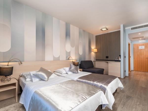 Berkeley Hotel : photo 4 de la chambre chambre double supérieure avec balcon - vue sur mer