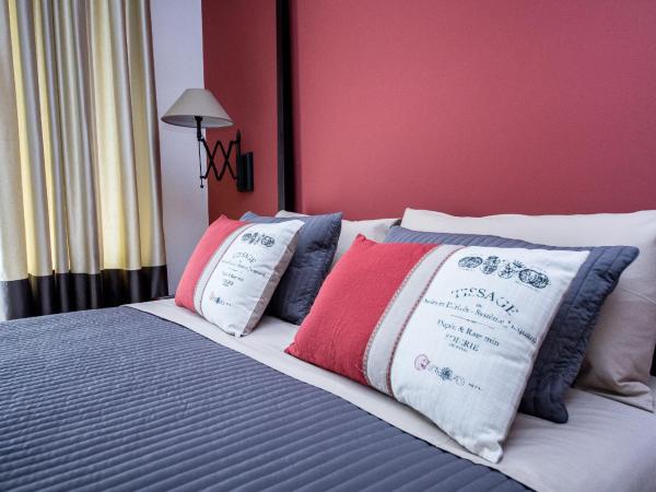 Suite 136 : photo 3 de la chambre chambre lit king-size avec balcon