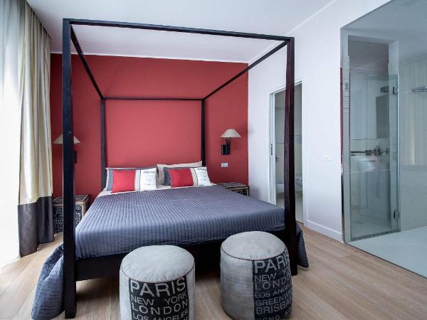 Suite 136 : photo 1 de la chambre chambre lit king-size avec balcon