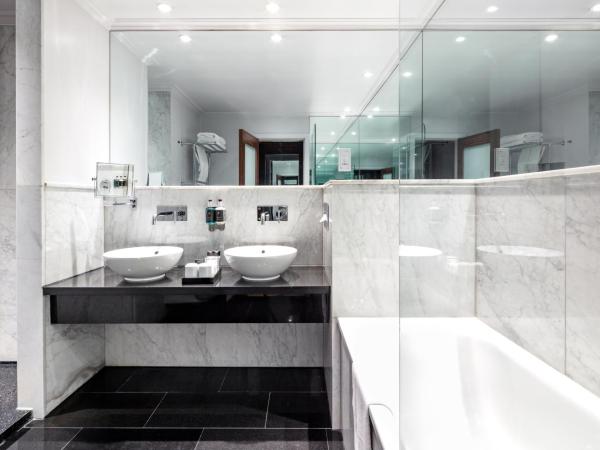 The May Fair, A Radisson Collection Hotel, Mayfair London : photo 4 de la chambre chambre premium collection