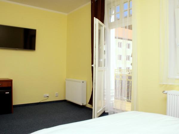 Hotel Vera : photo 6 de la chambre grande chambre double avec balcon