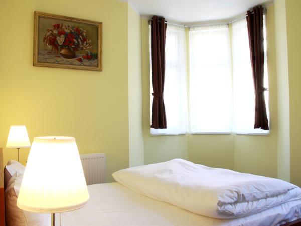 Hotel Vera : photo 3 de la chambre grande chambre double avec balcon