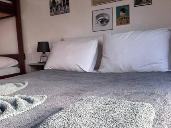 Gurú Hostel Buzios : photo 3 de la chambre chambre quadruple