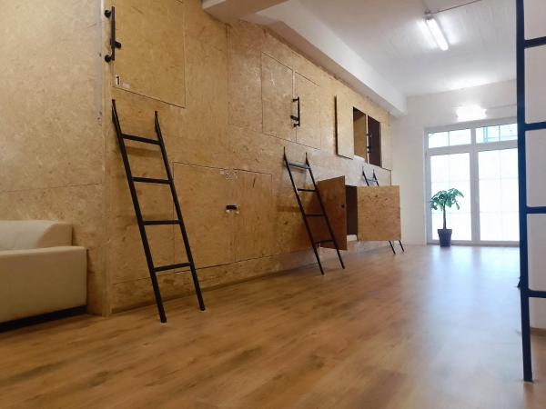 BUDGET Apt Dresden Trainstation : photo 9 de la chambre chambre double avec salle de bains commune