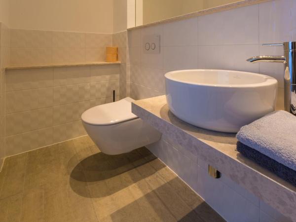 VILLA ERIKA : photo 8 de la chambre studio avec lit queen-size