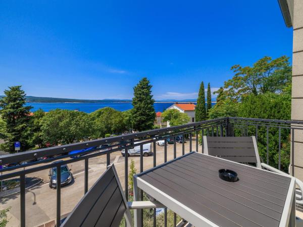 VILLA ERIKA : photo 3 de la chambre chambre double ou lits jumeaux avec balcon