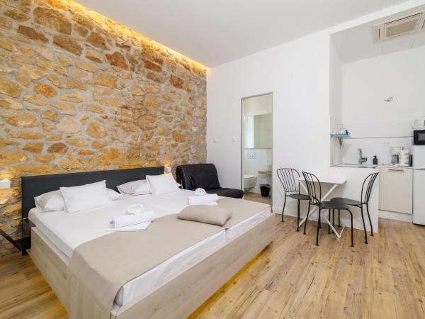 VILLA ERIKA : photo 1 de la chambre studio avec balcon