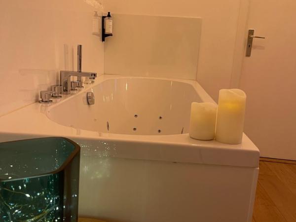 Maison Noppius : photo 2 de la chambre suite deluxe avec lit king-size