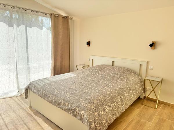 Villa La Source 83 - room close to St Tropez : photo 2 de la chambre suite avec terrasse 