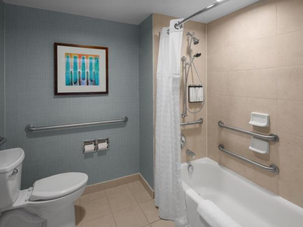 Hyatt Place Portland Airport/Cascade Station : photo 1 de la chambre chambre lit king-size avec canapé-lit