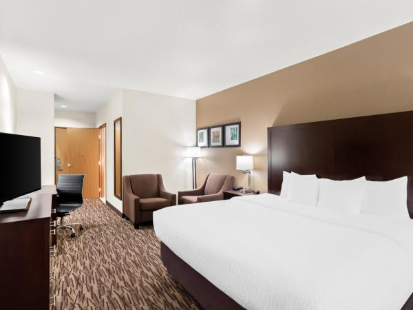 Comfort Suites Portland Airport : photo 3 de la chambre suite avec lit king-size pour personnes à mobilité réduite - non-fumeurs