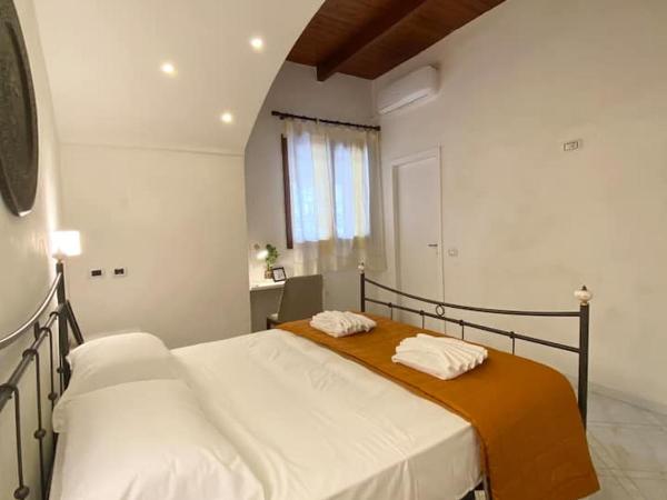 Cuore di Napoli : photo 3 de la chambre chambre double avec salle de bains privative