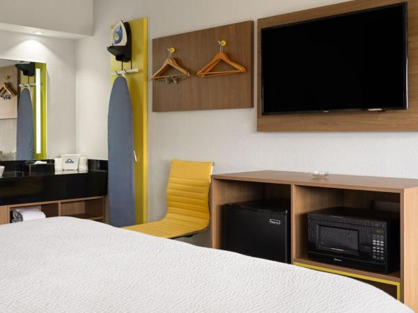 Days Inn by Wyndham Columbus Worthington : photo 3 de la chambre chambre d'angle lit king-size - non-fumeurs