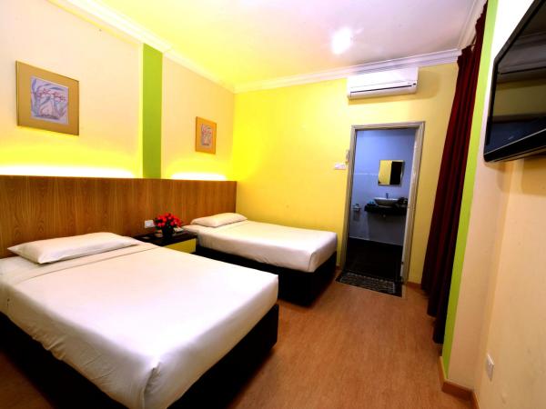 Classic Boutique Hotel Kuantan : photo 5 de la chambre hébergement lits jumeaux supérieur avec fenêtre