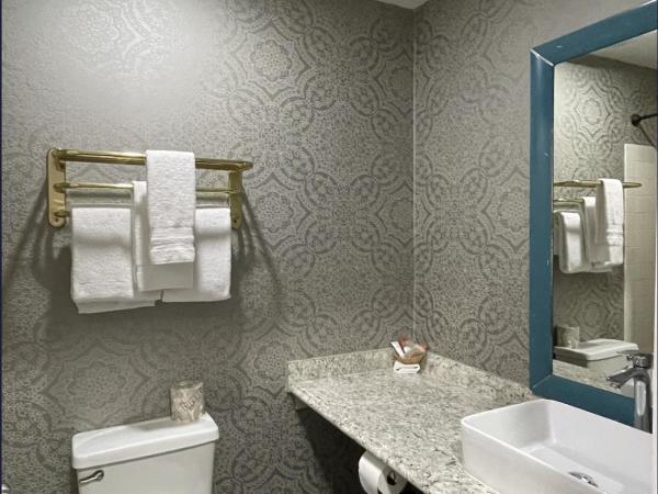 Crown Motel Downtown Fremont St : photo 7 de la chambre chambre supérieure avec 2 lits queen-size