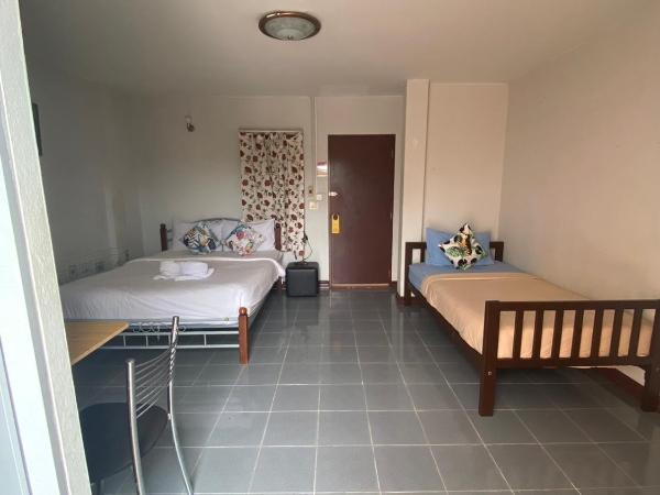 Jenny Hostel HuaHin : photo 4 de la chambre chambre lits jumeaux standard