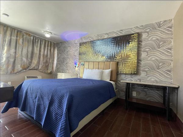 Crown Motel Downtown Fremont St : photo 4 de la chambre chambre standard lit queen-size