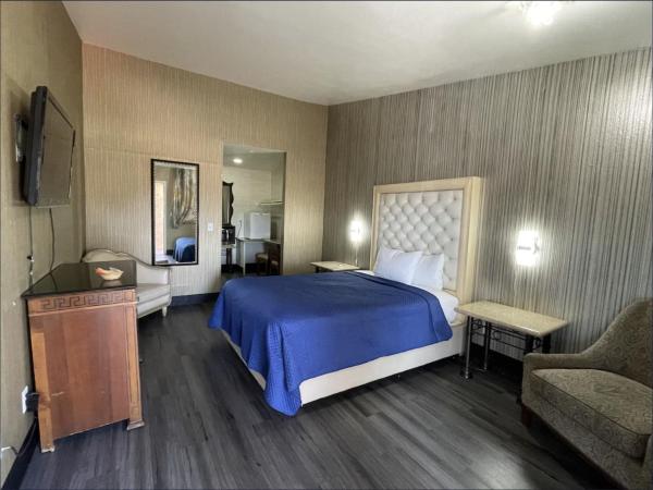 Crown Motel Downtown Fremont St : photo 1 de la chambre chambre standard lit queen-size