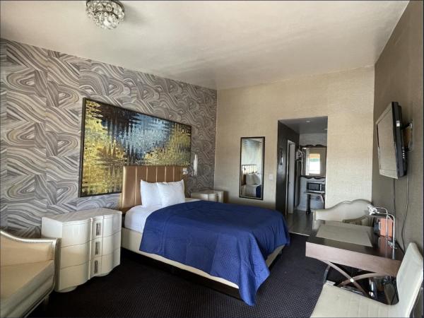 Crown Motel Downtown Fremont St : photo 2 de la chambre chambre standard lit queen-size